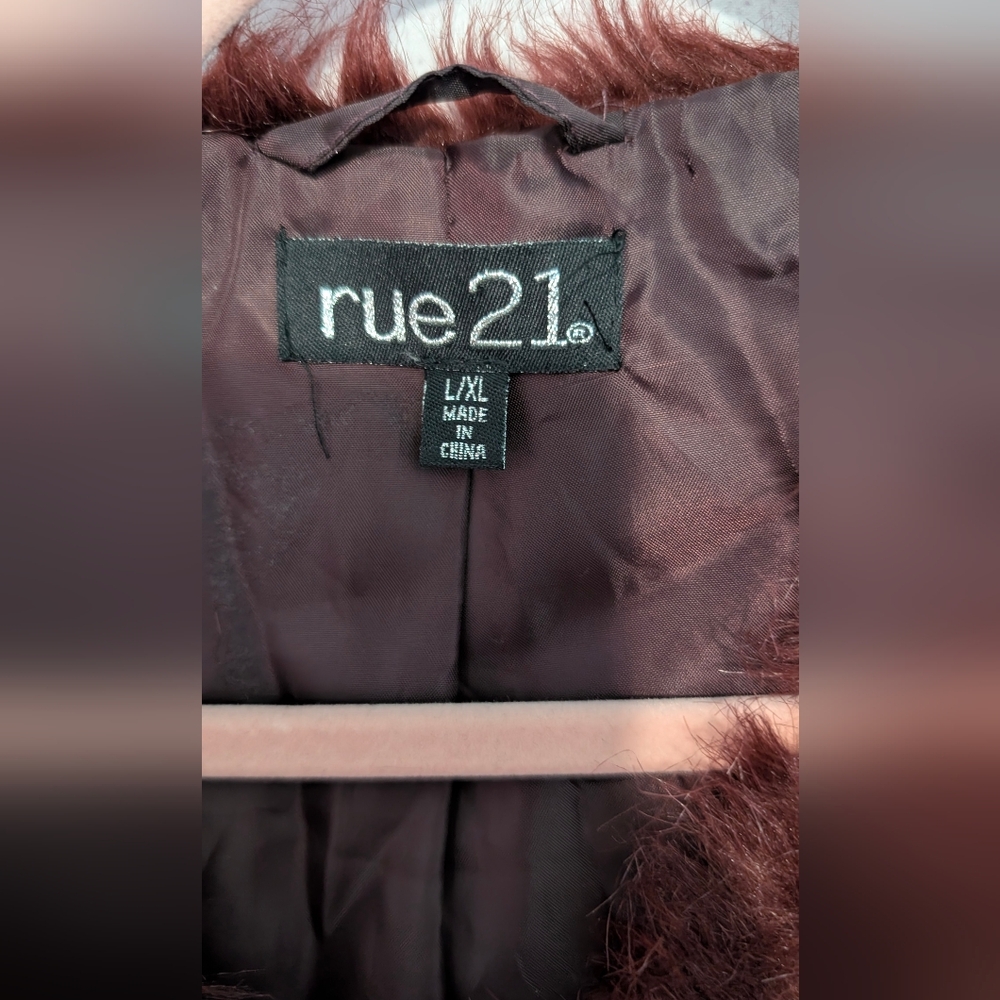 Rue21 Faux Fur Vest in Rich Burgundy Brown 🤎 Size L - Picture 5 of 5